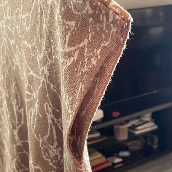 #108 - Cynthia Rowley New York Crewneck Floral Top. Brand New With Tag. - Picture 7 of 12